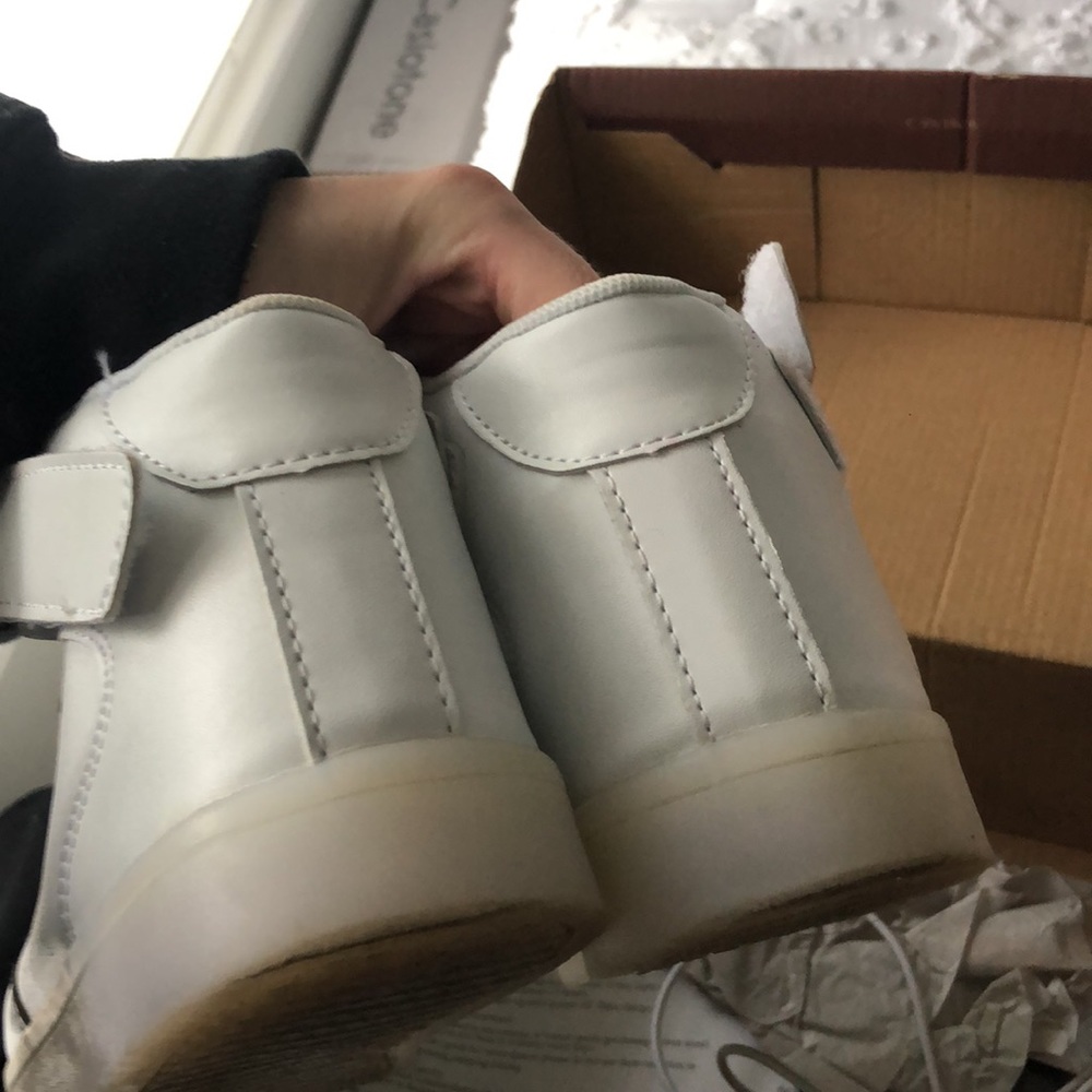LED Dema Shoes - Picture 3 of 5